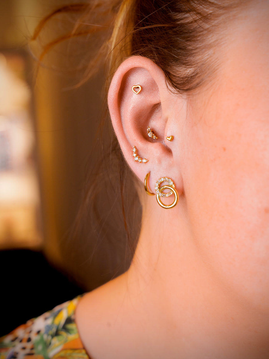 Composition de piercings d’oreille réalisée à l’atelier